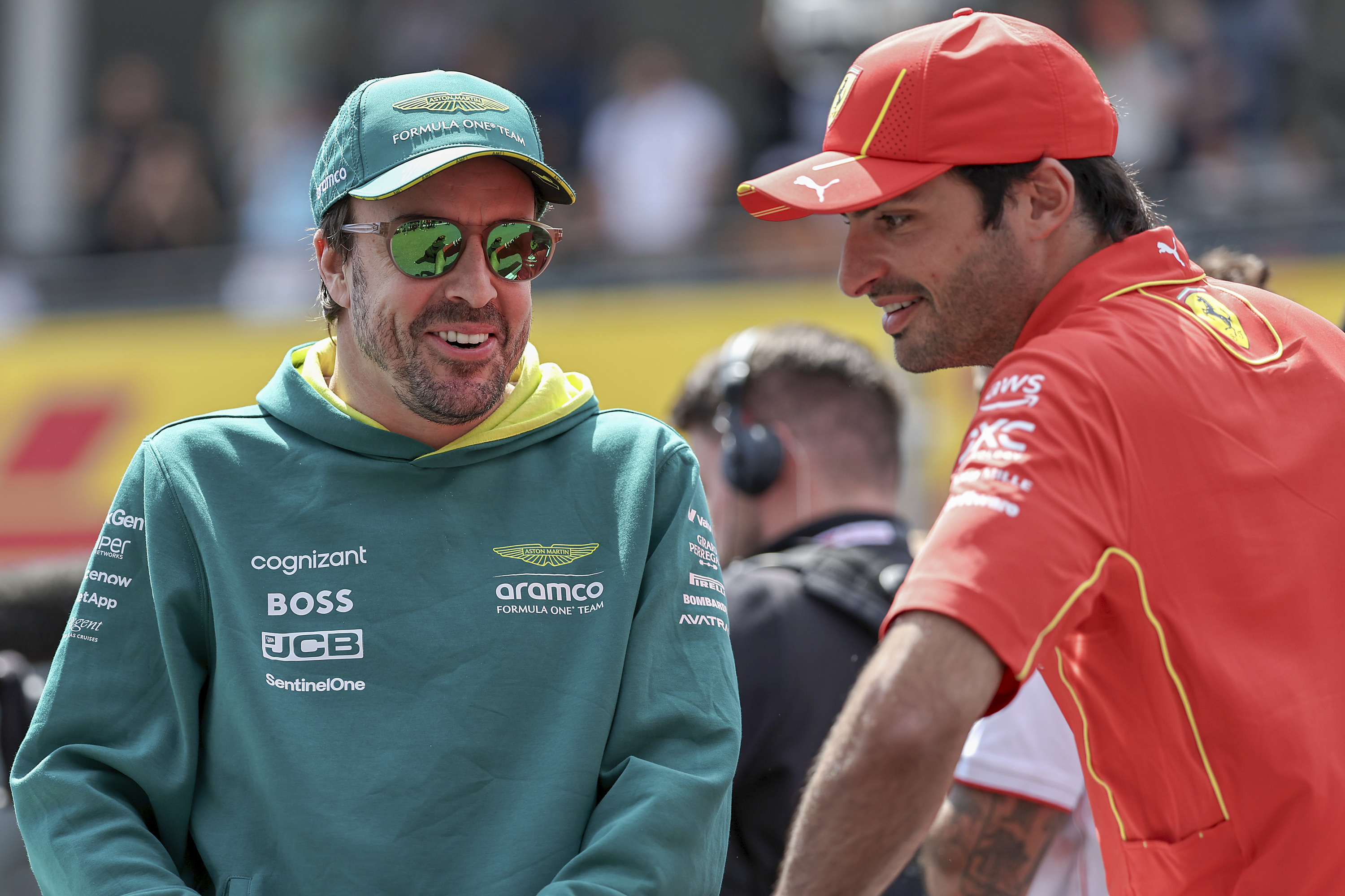 Fernando Alonso y Carlos Sainz conversando durante el pasado Gran Premio de Japn.
